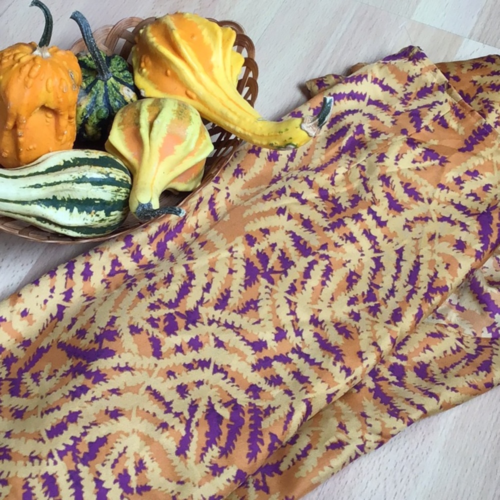 Zara ๐ Autumn Silky Shawl in Gold & Burgundy - Picture 9 of 13
